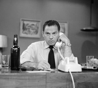 El actor y pintor israelí falleció el 6 de abril de 2022 a los 102 años de edad por una complicación cardiaca. Participó en más de 200 producciones de televisión, cine y teatro. 