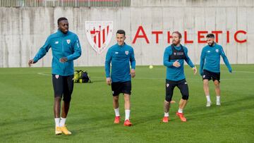 Entrenamiento de Berenguer ayer en Lezama, en compañía de Muniain.