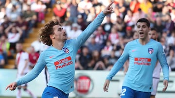 Soccer Football - La Liga Santander - Rayo Vallecano v Atletico Madrid - Campo de Futbol de Vallecas, Madrid, Spain - February 16, 2019 Atletico Madrid's Antoine Griezmann celebrates scoring their first goal with Alvaro Morata REUTERS/Susana Vera