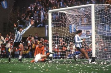 El 25 de junio de 1978 se jugó la final del Mundial de Argentina en el Estadio Monumental entre el equipo anfitrión y Holanda. Argentina ganó 3-1 con dos goles del Matador. 
