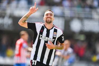 Darío Poveda lleva dos jornadas viendo puerta y en esta ocasión lo hizo ante un rival por la promoción como es el Albacete. El delantero hizo un quiebro a Ros dentro del área y batió a Altube por su palo derecho.