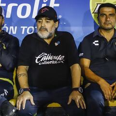 Maradona se quejó del arbitraje: "Estaba más pendiente del auricular"