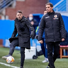 Coudet: "Sacamos adelante un partido más que difícil"