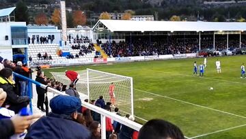 Alcoyano supporter bares bottom to put penalty-taker off