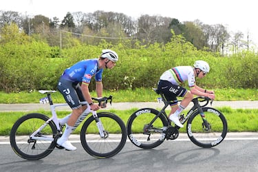 Van der Poel y Pogacar en la cabeza de carrera.