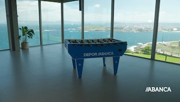 El futbolín personalizado del Depor Abanca para celebrar su vuelta a Liga F