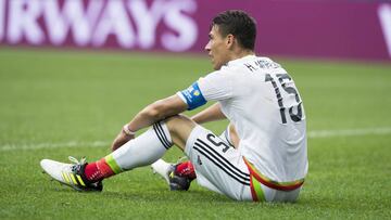 El defensa de la Roma estaría descartado por lesión, situación similar a la de Marco Fabián. Carlos Vela también estaría en duda.