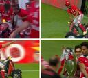 Qué show de Eliseu... ¡Celebró la liga dando vueltas por la cancha en una Vespa!
