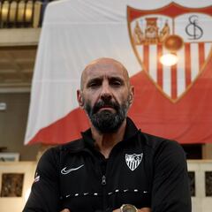 Monchi afronta su planificación número 20 en el Sevilla