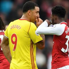 Bellerín reaviva un pique con Deeney tras cinco meses