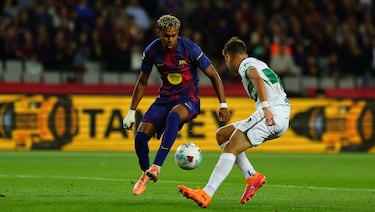 Lamine Yamal marca el 1-0 al Elche. 

