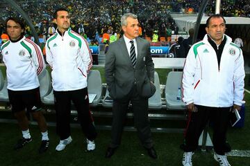 Javer Aguirre y su cuerpo técnico en el Mundial de Sudáfrica 2010.