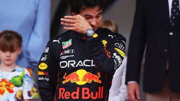 ‘Checo’ Pérez rompe en llanto al escuchar el himno nacional en Mónaco