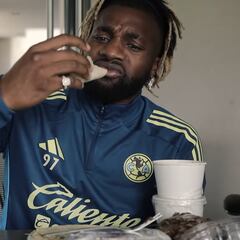 Allan Saint-Maximin ya se enamoró de los tacos: “Ah cabrón, son muy picantes”