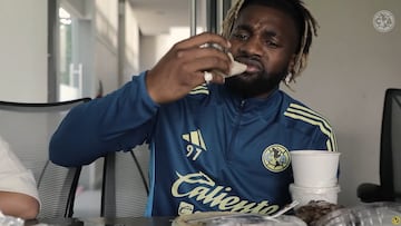 Allan Saint-Maximin ya se enamoró de los tacos: “Ah cabrón, son muy picantes”