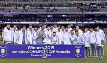 Los futbolistas del Real Madrid celebran tras vencer al Manchester City en la final del torneo International Champions Cup en el estadio MCG de Melbourne (Australia) 