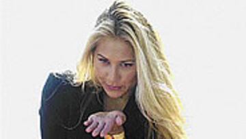 <B>DOS ESTILOS.</B> El morbo que despierta Anna Kournikova superó en las votaciones a la elegancia de Monica Belucci.