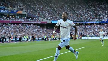 LONDON, ENGLAND - AUGUST 17: Jhon Duran of Aston Villa celebrates after scoring during the Premier League match between West Ham United FC and Aston Villa FC at London Stadium on August 17, 2024 in London, England. (Photo by Vince Mignott/MB Media/Getty Images)
