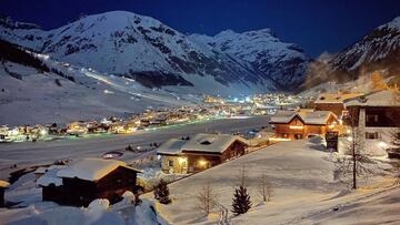 La estaci&oacute;n de esqu&iacute; de Livigno (Italia), de noche, antes de cerrar sus puertas por culpa del coronavirus. 