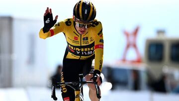 Jonas Vingegaard entra en meta del Monte Trega como ganador de etapa en O Gran Cami?o.