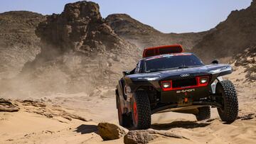 Sainz, con el Audi en el Dakar 2022.