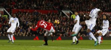 Mkhitaryan regala un golazo de taco en el 'Boxing Day'