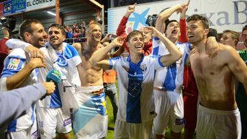 Los jugadores del Legan&eacute;s celebran el ascenso.