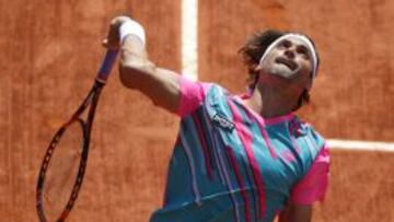 Ferrer ejecuta un saque.