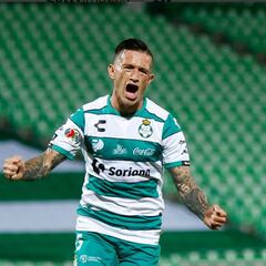 Lozano fue operado con éxito de su rotura de tibia y peroné