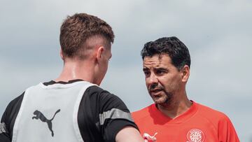 Míchel, durante un entrenamiento con el Girona.