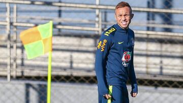 PORTO ALEGRE, BRAZIL - JUNE 26: Everton of Brazil gestures during a training session at Gremio&#039;s Training Center on June 26, 2019, in Porto Alegre, Brazil. (Photo by Lucas Uebel/Getty Images)