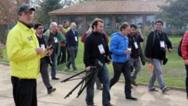 Los medios que cubren a la selección chilena deben esperar lejos del Monasterio Celeste.