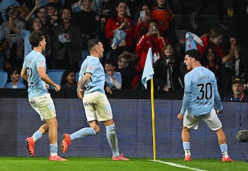 El Bar?a comenz¨® fuerte, con Raphinha abriendo el marcador en el minuto 15. En la segunda mitad, Robert Lewandowski ampli¨® la ventaja en el minuto 61. Sin embargo, el Celta reaccion¨® en los ¨²ltimos minutos del partido: Alfon Gonz¨¢lez descont¨® en el minuto 84, y Hugo ?lvarez igual¨® el marcador en el minuto 86.
El partido estuvo marcado por la intensidad y las oportunidades para ambos equipos. El Bar?a tuvo una mayor posesi¨®n y control del juego, pero el Celta supo aprovechar sus momentos clave para rescatar un punto en casa.
