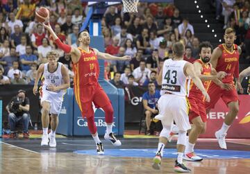 V¨ªctor Claver.