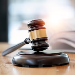 Una madre deshereda a sus dos hijos por “abandono familiar”, los herederos actúan y la Justicia anula todo por los ‘wasaps’ enviados