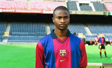 Samuel Okunowo: Llegó a la prestigiosa cantera del Barcelona a los 18 años desde su natal Nigeria. La temporada siguiente Van Gaal lo sube al primer equipo, pero la magia desapareció. Aunque fueron campeones, el africano estuvo lejos del protagonismo y nunca estuvo ni cerca de explotar su talento. Luego deambuló por equipos chicos de Europa y cerró su carrera en total silencio en su país en 2012.