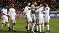 Los jugadores del Real Madrid celebran uno de los seis goles al Apoel.