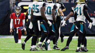 HOUSTON, TX - DECEMBER 18: Brock Osweiler #17 of the Houston Texans reacts after throwing an interception in the second quarter against the Jacksonville Jaguars at NRG Stadium on December 18, 2016 in Houston, Texas. Bob Levey/Getty Images/AFP
== FOR NEWSPAPERS, INTERNET, TELCOS & TELEVISION USE ONLY ==