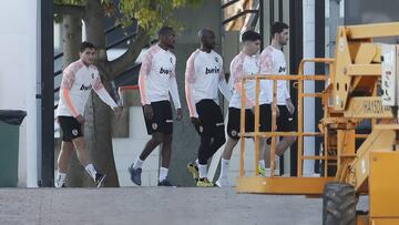 Maxi Gómez, Kondogbia, Mangala, Soler y Piccini, en la vuelta al trabajo tras la derrota en Getafe.