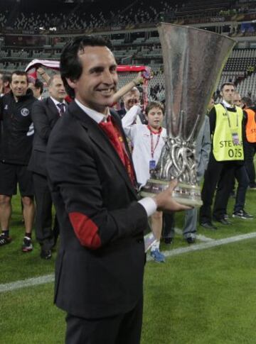 Fue presentado en enero de 2013 por Jose Mar¨ªa del Nido y ha dirigido al conjunto sevillano hasta el final de la temporada 2015-2016. Con los sevillistas ha cosechado sus mayores ¨¦xitos, ganando la Europa League tres a?os consecutivos (2014, 2015 y 2016).