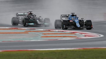 Lewis Hamilton (Mercedes W12) y Fernando Alonso (Alpine A521). Estambul, Turquía. F1 2021.