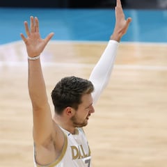 Un Doncic descomunal lidera a los Mavericks en el regreso de Porzingis