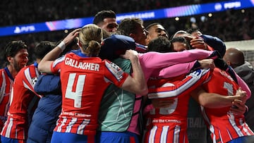 Atletico Madrid players celebrate their second goal scored by Atletico Madrid's Argentine forward #19 Julian Alvarez during the UEFA Champions League, league phase football match between Club Atletico de Madrid and Bayer Leverkusen at the Metropolitano stadium in Madrid on January 21, 2025. (Photo by JAVIER SORIANO / AFP)