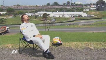 14/11/15 AUTOMOVILISMO FORMULA UNO GRAN PREMIO DE BRASIL CIRCUITO INTERLAGOS  CALIFICACION FERNANDO ALONSO TOMANDO EL SOL ABANDONO  PUBLICADA 15/11/15 NA MA01 PORTADA 2COL