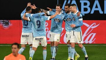 Nolito, Iago Aspas, Santi Mina, Brais M&eacute;ndez y Aar&oacute;n Mart&iacute;n celebran el segundo tanto del Celta contra el Elche.