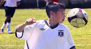 "Los papeles de Colo Colo los firmé en un parque; esto es maravilloso, una hueá loca"