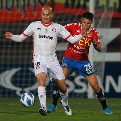 Unión Española reacciona en la agonía y es líder exclusivo