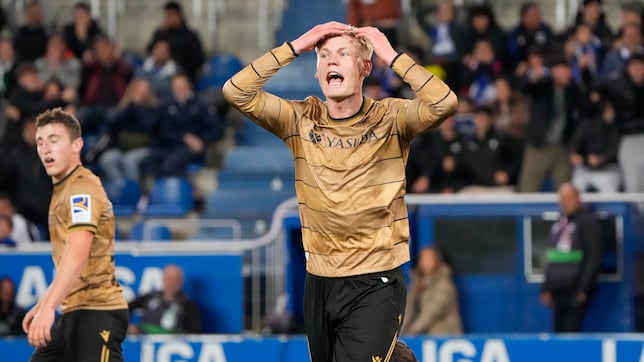 Inversión fallida y sequía goleadora: el doble problema en la delantera de la Real