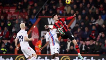 BOURNEMOUTH, ENGLAND - DECEMBER 31: Odsonne Edouard of Crystal Palace contends for the aerial ball with Kieffer Moore of AFC Bournemouth during the Premier League match between AFC Bournemouth and Crystal Palace at Vitality Stadium on December 31, 2022 in Bournemouth, England. (Photo by Warren Little/Getty Images)
