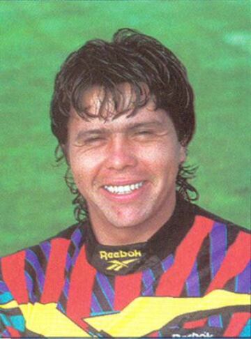 Carlos Tejas fue parte de la nomina de la Roja que disputó el Mundial de Francia 1998. Su último club fue Coquimbo Unido, el 2010.